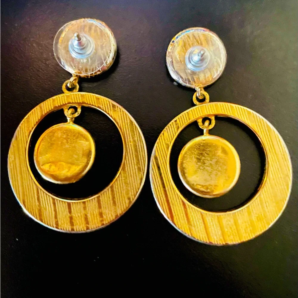 Vintage Damascene Ornate Black and Gold Birds and Flowers Hoop Earrings - Picture 4 of 4